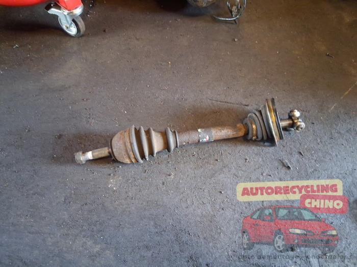Drivaxel, vänster fram från en Renault Express/Rapid/Extra 1.1 1987