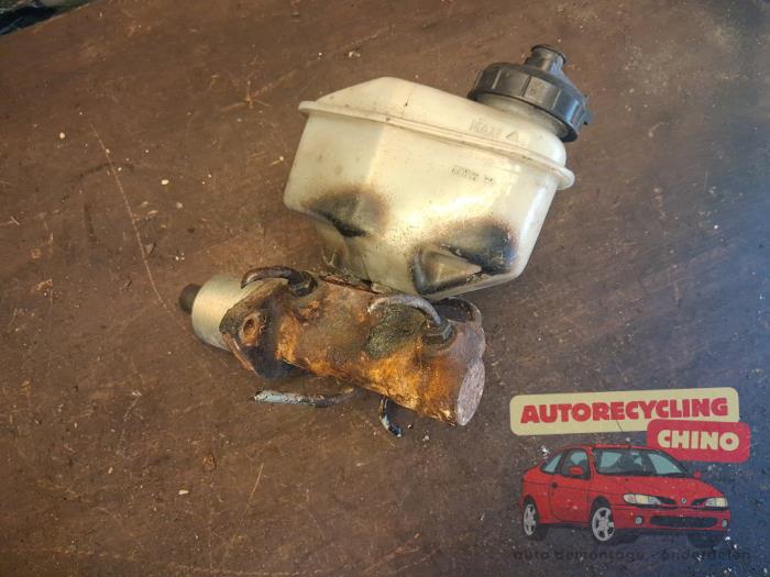 Huvudcylinder från en Renault Express/Rapid/Extra 1.1 1987