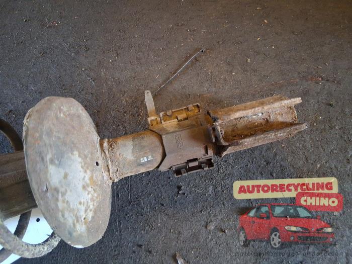 Stötdämpare, höger fram från en Renault Express/Rapid/Extra 1.1 1987