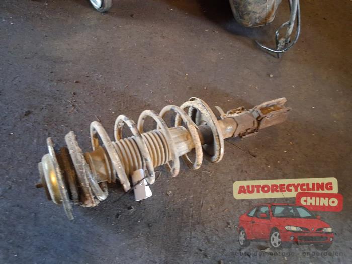 Stötdämpare, höger fram från en Renault Express/Rapid/Extra 1.1 1987