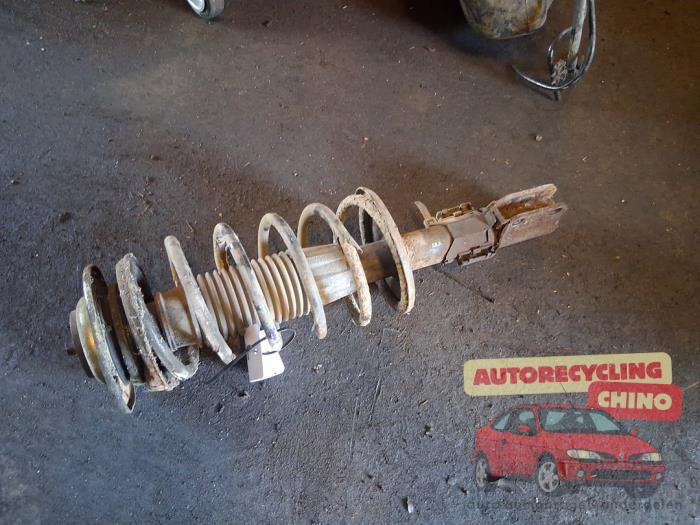 Stötdämpare, höger fram från en Renault Express/Rapid/Extra 1.1 1987