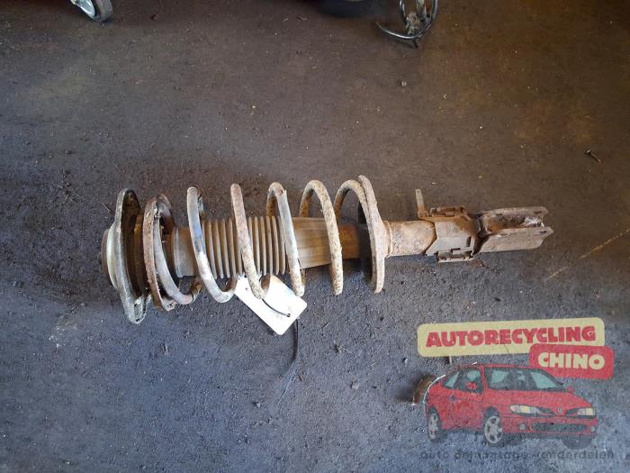 Stötdämpare, vänster fram från en Renault Express/Rapid/Extra 1.1 1987