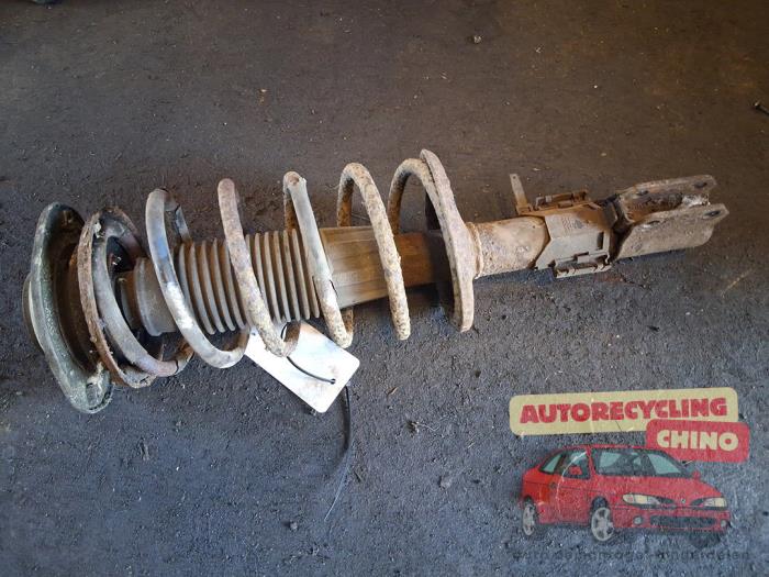 Stötdämpare, vänster fram från en Renault Express/Rapid/Extra 1.1 1987