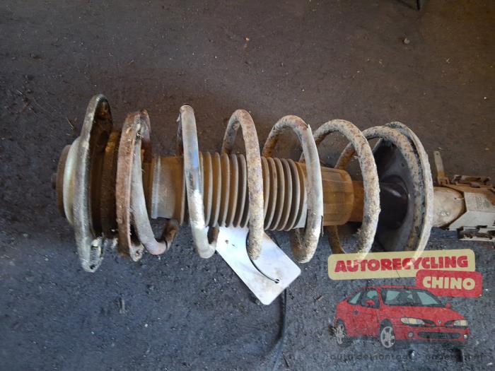 Stötdämpare, vänster fram från en Renault Express/Rapid/Extra 1.1 1987