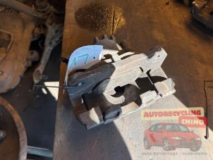 Używane Zacisk hamulcowy lewy przód Citroen C5 III Tourer (RW) 1.6 HDi 16V 115 Cena € 50,00 Procedura marży oferowane przez Autorecycling Chino B.V.