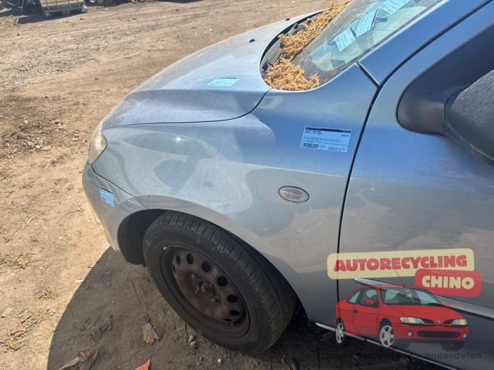 Framskärm, vänster från en Mazda 2 (NB/NC/ND/NE) 1.4 16V 2005