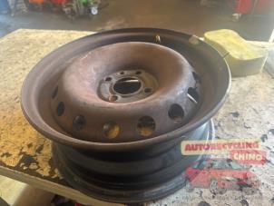 Używane Zestaw obreczy Renault Twingo II (CN) 1.2 Cena € 30,00 Procedura marży oferowane przez Autorecycling Chino B.V.