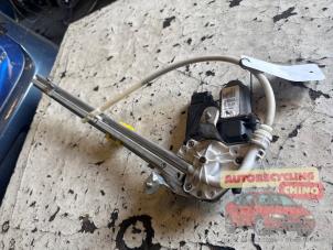 Begagnade Fönstermekanism för bakre dörr, 4-dörrars, vänster Renault Vel Satis (BJ) 3.5 V6 24V Autom. Pris € 100,00 Marginaltabell erbjuds av Autorecycling Chino B.V.