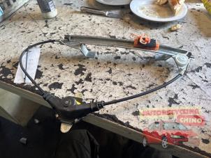 Gebruikte Ruitmechaniek 4Deurs rechts-achter Fiat Grande Punto (199) 1.4 Prijs € 30,00 Margeregeling aangeboden door Autorecycling Chino B.V.