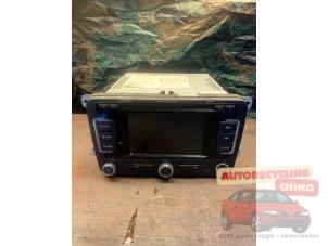 Używane Radio Skoda Fabia II Combi 1.2 TDI 12V Greenline Cena € 200,00 Procedura marży oferowane przez Autorecycling Chino B.V.