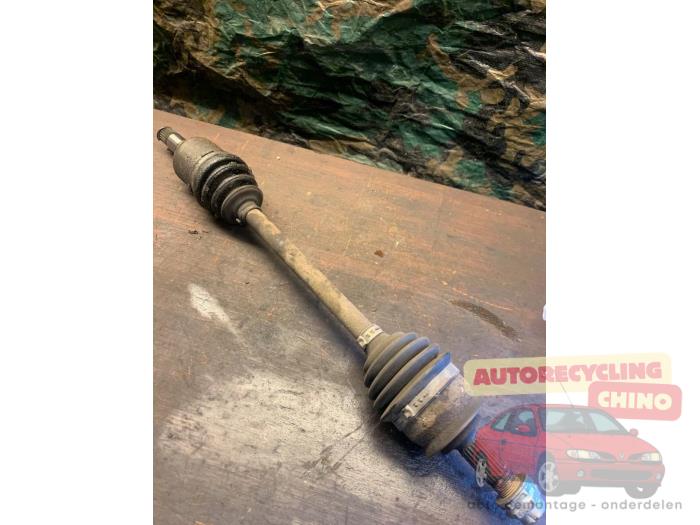 Aandrijfas links-voor van een Ford Ka II 1.2 2010