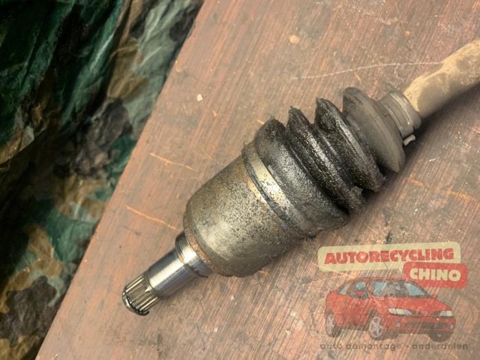 Aandrijfas links-voor van een Ford Ka II 1.2 2010