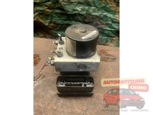 Begagnade ABS-pump Volkswagen Caddy III (2KA,2KH,2CA,2CH) 1.9 TDI Pris € 120,00 Marginaltabell erbjuds av Autorecycling Chino B.V.