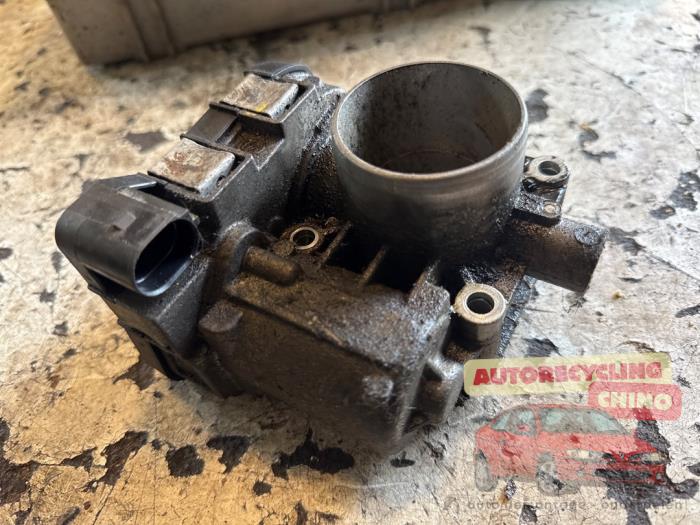 Gasklephuis van een Ford Ka II 1.2 2010