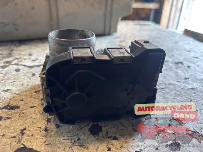 Gasklephuis van een Ford Ka II 1.2 2010