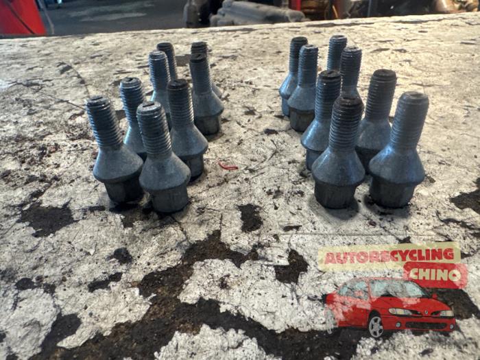 Wielbouten set van een Renault Twingo III (AH) 1.0 SCe 70 12V 2018