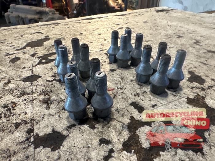 Wielbouten set van een Renault Twingo III (AH) 1.0 SCe 70 12V 2018