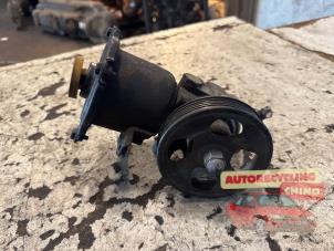 Używane Pompa wspomagania kierownicy Subaru Forester (SF) 2.0 16V Cena € 45,00 Procedura marży oferowane przez Autorecycling Chino B.V.