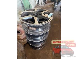 Używane Zestaw obreczy sportowych Renault Twingo III (AH) 1.0 SCe 70 12V Cena € 200,00 Procedura marży oferowane przez Autorecycling Chino B.V.