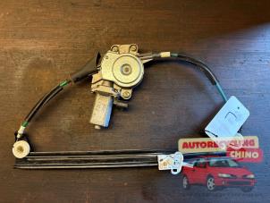 Begagnade Fönstermekanism, 2-dörrars, vänster fram Alfa Romeo 147 (937) 1.6 Twin Spark 16V Pris € 45,00 Marginaltabell erbjuds av Autorecycling Chino B.V.