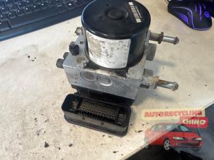 Używane Pompa ABS Chevrolet Captiva (C100) 3.2 V6 24V 4x4 Cena € 175,00 Procedura marży oferowane przez Autorecycling Chino B.V.