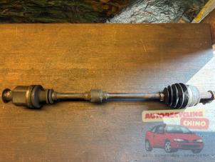 Używane Os napedowa prawy przód Mitsubishi Carisma 1.6i 16V Cena € 30,00 Procedura marży oferowane przez Autorecycling Chino B.V.