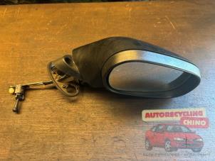 Używane Lusterko zewnetrzne prawe Mitsubishi Carisma 1.6i 16V Cena € 25,00 Procedura marży oferowane przez Autorecycling Chino B.V.