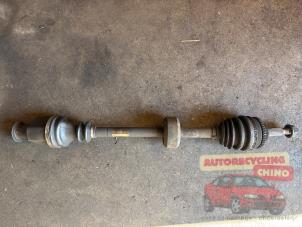 Gebruikte Aandrijfas rechts-voor Renault Kangoo (KC) 1.6 16V Prijs € 75,00 Margeregeling aangeboden door Autorecycling Chino B.V.