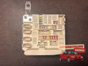 Begagnade Säkringsbox Renault Grand Scénic II (JM) 2.0 16V Pris € 59,99 Marginaltabell erbjuds av Autorecycling Chino B.V.