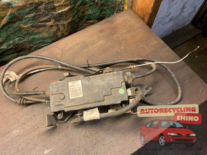 Winda kola zapasowego z Renault Espace (JK) 2.0 16V Turbo 2006