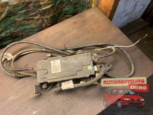 Używane Winda kola zapasowego Renault Espace (JK) 2.0 16V Turbo Cena € 70,00 Procedura marży oferowane przez Autorecycling Chino B.V.