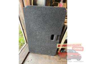 Gebruikte Vloerplaat bagageruimte Opel Corsa D 1.2 16V LPG Prijs € 50,00 Margeregeling aangeboden door Autorecycling Chino B.V.