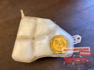 Begagnade Expansionskärl Ford Fiesta 5 (JD/JH) 1.25 16V Pris € 25,00 Marginaltabell erbjuds av Autorecycling Chino B.V.