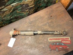 Używane Amortyzator lewy tyl Audi A1 Sportback (8XA/8XF) 1.0 TFSI Ultra 12V Cena € 25,00 Procedura marży oferowane przez Autorecycling Chino B.V.