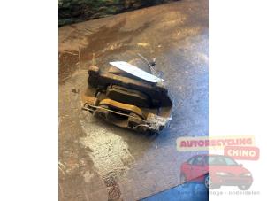 Używane Zacisk hamulcowy prawy przód Honda Accord (CL/CN) 2.0 i-VTEC 16V Cena € 35,00 Procedura marży oferowane przez Autorecycling Chino B.V.