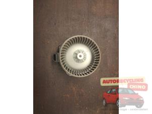 Gebruikte Kachel Ventilatiemotor Toyota Yaris II (P9) 1.33 16V Dual VVT-I Prijs € 40,00 Margeregeling aangeboden door Autorecycling Chino B.V.