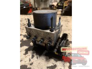 Begagnade ABS-pump Peugeot 107 1.0 12V Pris € 50,00 Marginaltabell erbjuds av Autorecycling Chino B.V.