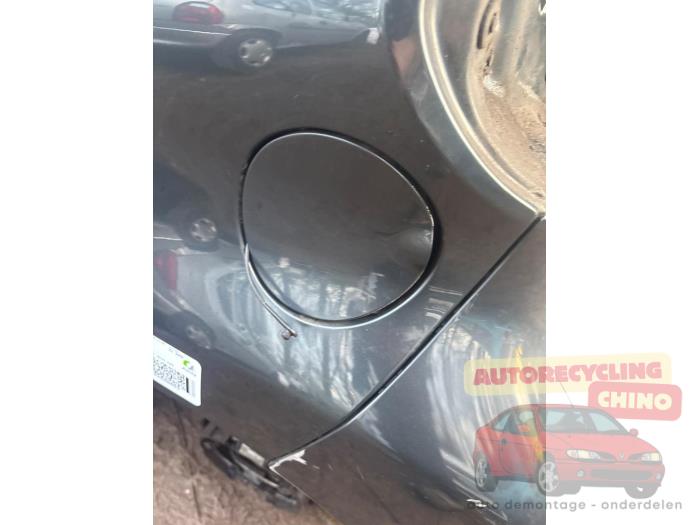 Tanklucka från en Toyota Aygo (B10) 1.0 12V VVT-i 2009