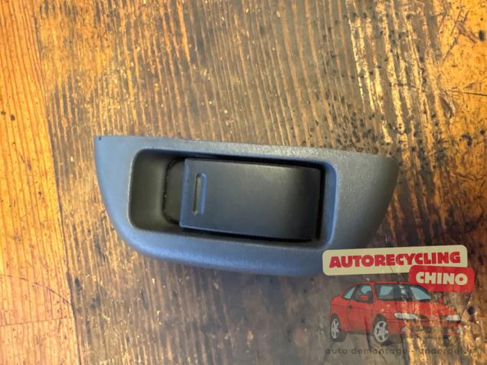 Brytare, eldrivna fönster från en Toyota Aygo (B10) 1.0 12V VVT-i 2009