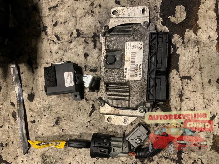 Låsuppsättning från en Toyota Aygo (B10) 1.0 12V VVT-i 2009