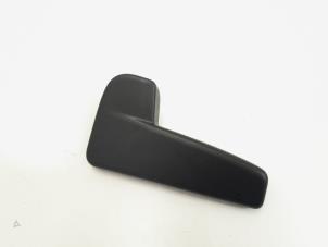 Gebruikte Motorkap hendel Volkswagen Golf VII (AUA) 2.0 GTD 16V Prijs € 4,00 Margeregeling aangeboden door GEJO Revisie & Onderdelen BV