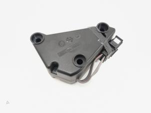 Begagnade Antennförstärkare Volkswagen Golf V (1K1) 2.0 GTI 16V Pris € 7,50 Marginaltabell erbjuds av GEJO Revisie & Onderdelen BV