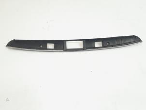 Begagnade Dekorstripe, baklucka Mercedes C Estate (S204) 2.2 C-200 CDI 16V . Pris € 18,00 Marginaltabell erbjuds av GEJO Revisie & Onderdelen BV