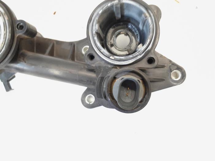 Termostathus från en Volkswagen Scirocco (137/13AD) 1.4 TSI 160 16V 2010