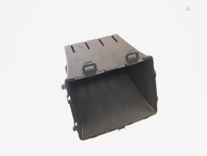 Gebruikte Opbergvak BMW X5 (E70) 30d xDrive 3.0 24V Prijs € 22,00 Margeregeling aangeboden door GEJO Revisie & Onderdelen BV