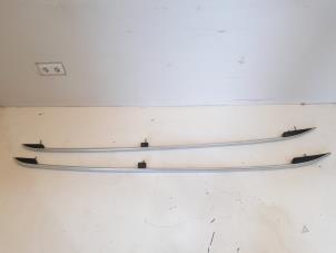 Gebruikte Dakrail set Volkswagen Touran (1T1/T2) 1.4 16V TSI 140 Prijs € 44,00 Margeregeling aangeboden door GEJO Revisie & Onderdelen BV