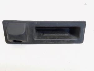 Gebruikte Handgreep Achterklep BMW X5 (F15) xDrive 40d 3.0 24V Prijs € 19,95 Margeregeling aangeboden door GEJO Revisie & Onderdelen BV