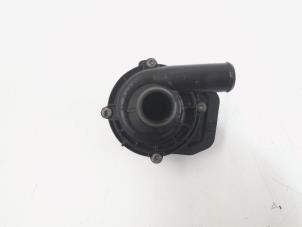 Używane Pompa wodna Mercedes C Estate (S205) C-180 BlueTEC, C-180 d 1.6 16V Cena € 15,99 Procedura marży oferowane przez GEJO Revisie & Onderdelen BV