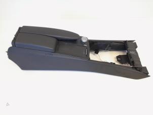 Gebruikte Middenconsoles Mercedes C Estate (S204) 2.2 C-200 CDI 16V . Prijs € 48,95 Margeregeling aangeboden door GEJO Revisie & Onderdelen BV