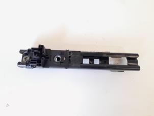 Gebruikte Veiligheidsgordel Geleider Mercedes C Estate (S204) 2.2 C-200 CDI 16V . Prijs € 20,00 Margeregeling aangeboden door GEJO Revisie & Onderdelen BV